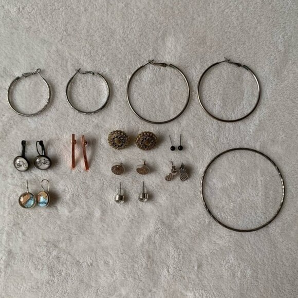 11 Piece COne Sizetume Jewelry Bundle -varioToned Metals (Silver, Gold, etc) - Picture 1 of 3